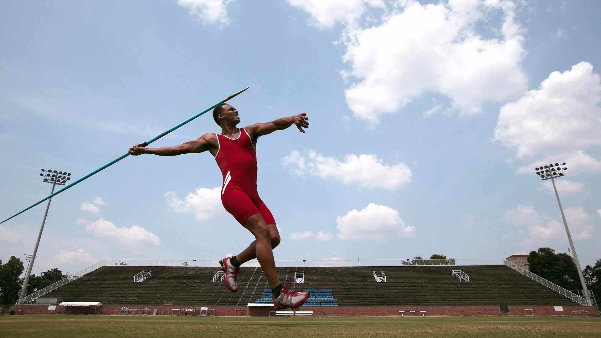 北京国安士气爆棚，夏季联赛四强战遇上密尔沃基雄鹿，目标明确直指晋级