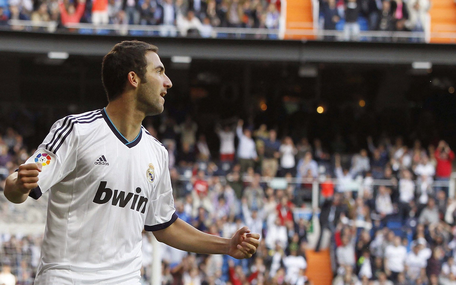 哈兰德连续十场比赛得分超过败北，加拿大队挑战极限！